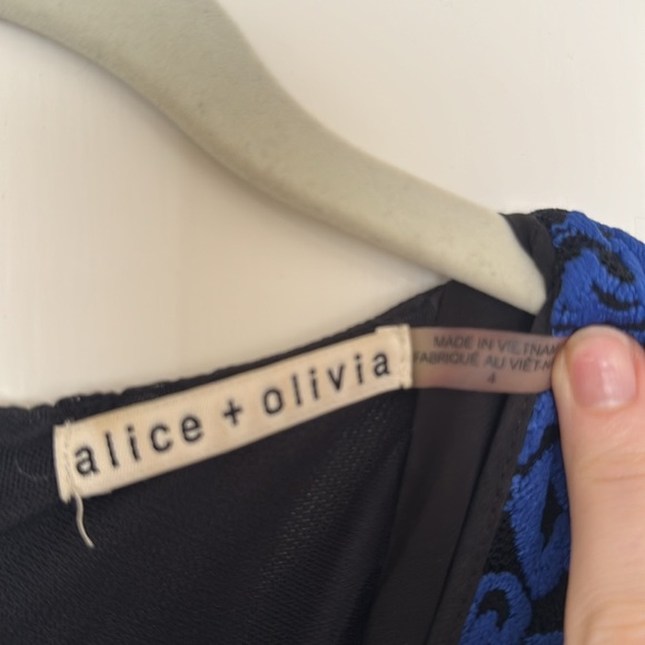 Alice + Olivia Kahlo V-Neck Lace Column Dress - Picture 3 of 6